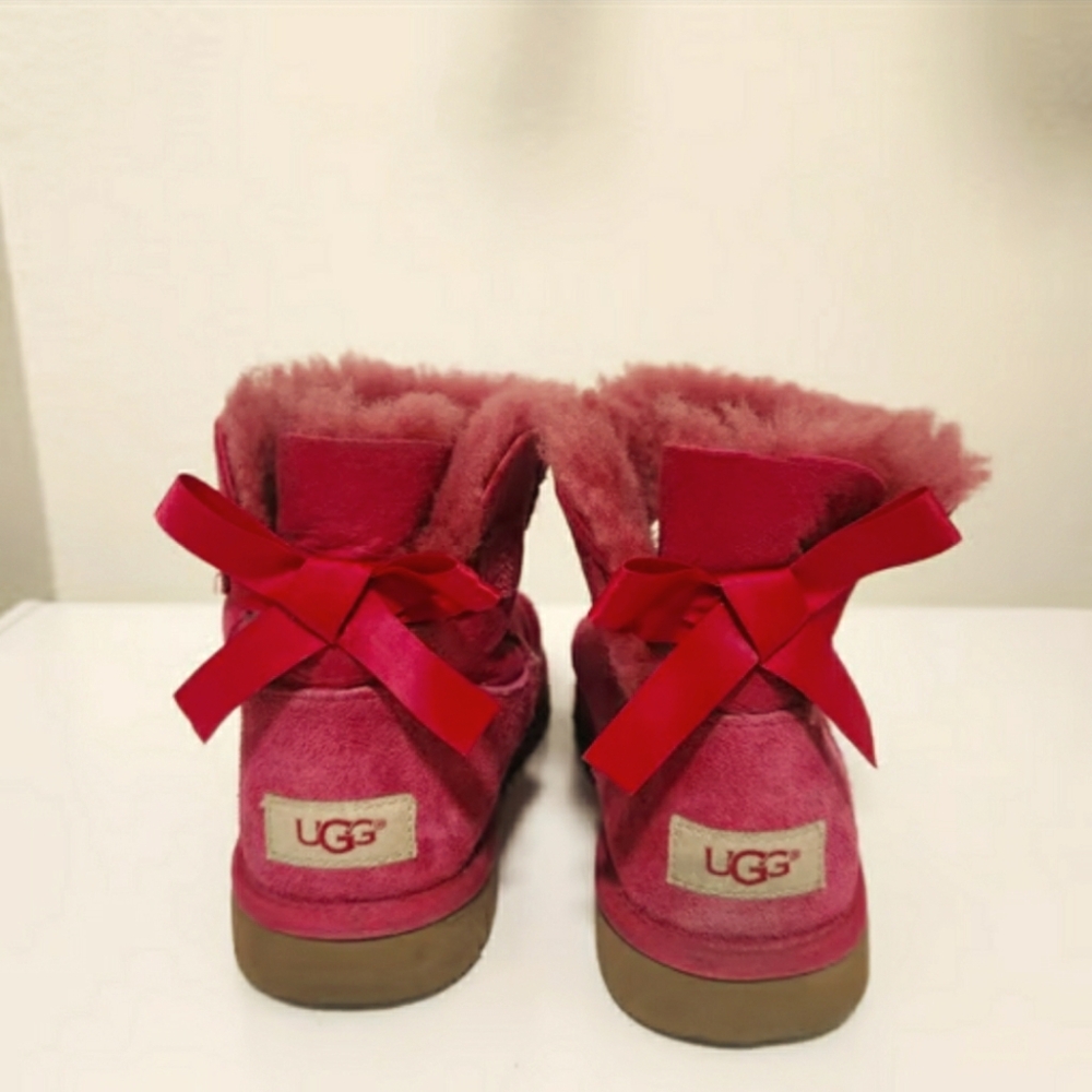 Ugg Mini Bailey Bow II Pink Azalea Fur Boots Big Kids Size 5 or Women 7
